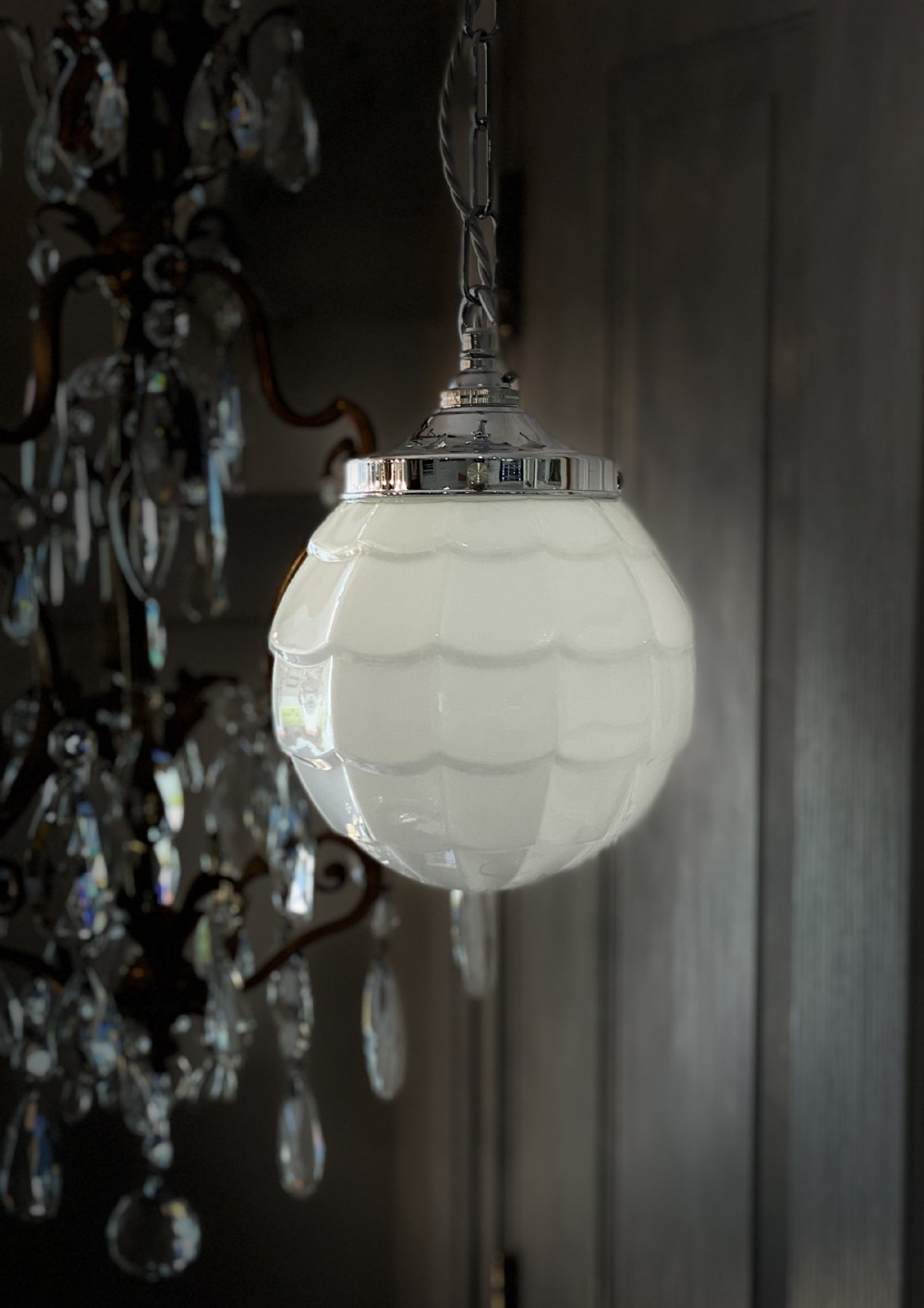 Stylish 1930s Opaline Fish Scale Pendant - Image 2