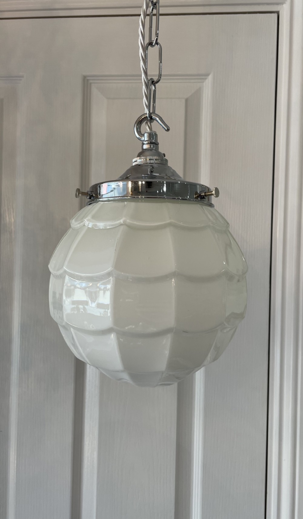 Stylish 1930s Opaline Fish Scale Pendant - Image 3