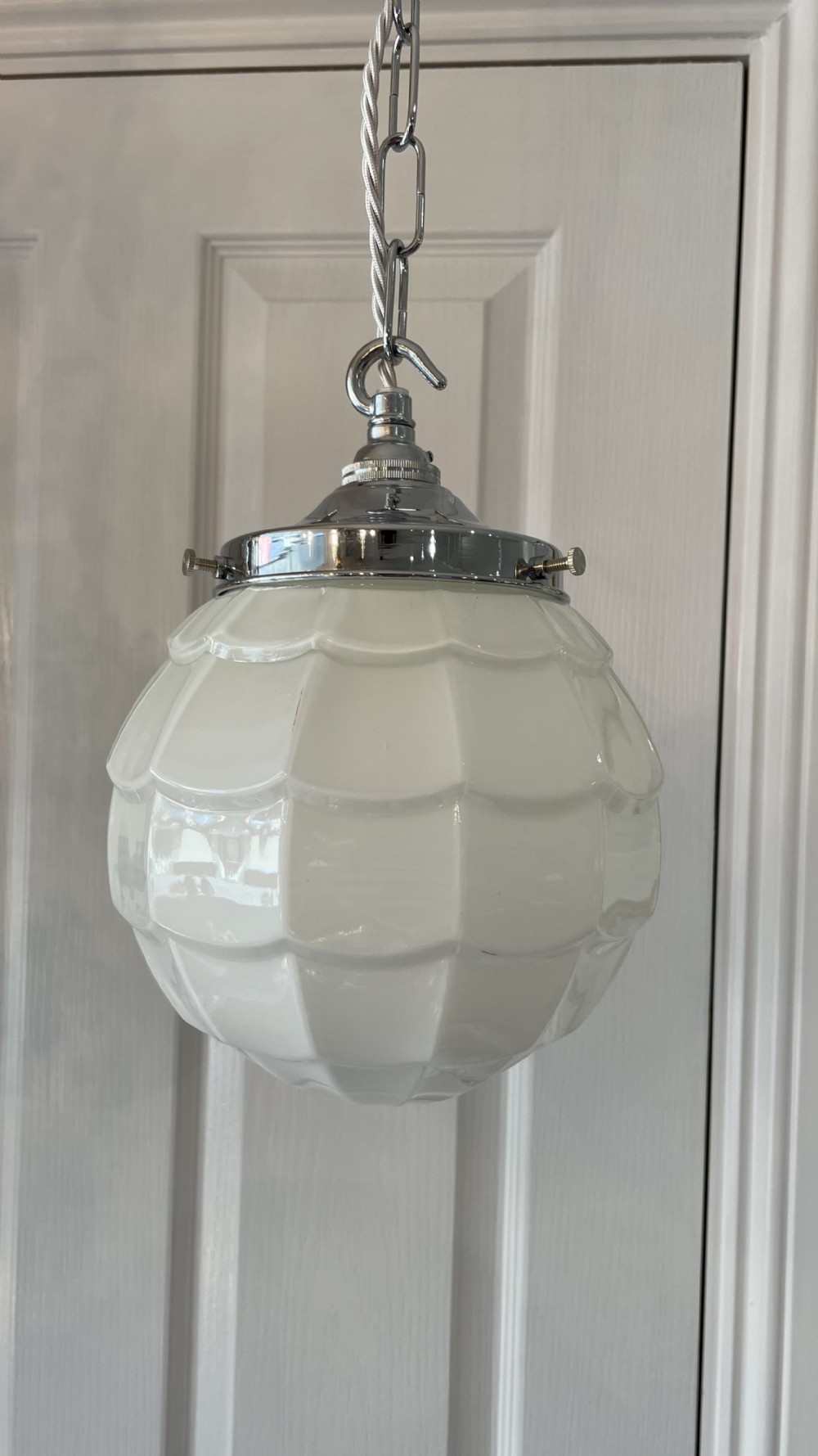 Stylish 1930s Opaline Fish Scale Pendant - Image 4