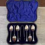 Six Edwardian Solid Silver Onslow Pattern Tea Spoons & Tonge